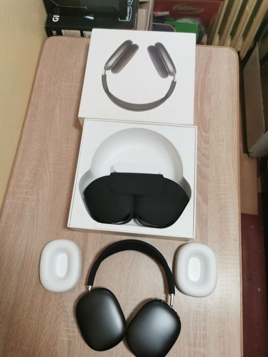 AirPodsMax model A2096