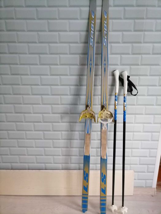 Продам лыжи подростковые