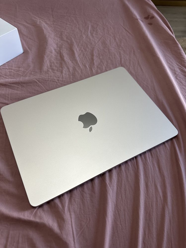 Laptop Apple MacBook Air 13,6inch, cu procesor Apple M2, 512GB