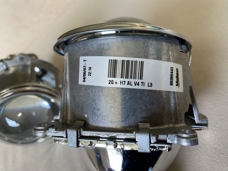 Фарове Valeo за VW Passat B6 - за ремонт