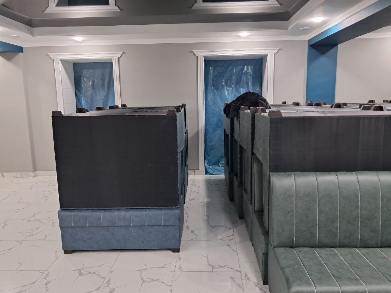 Kafe va restoranlar uchun mebellar