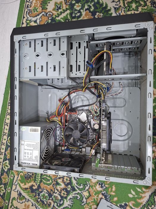 Продам системный блок подходит для легких игр и офисных работ