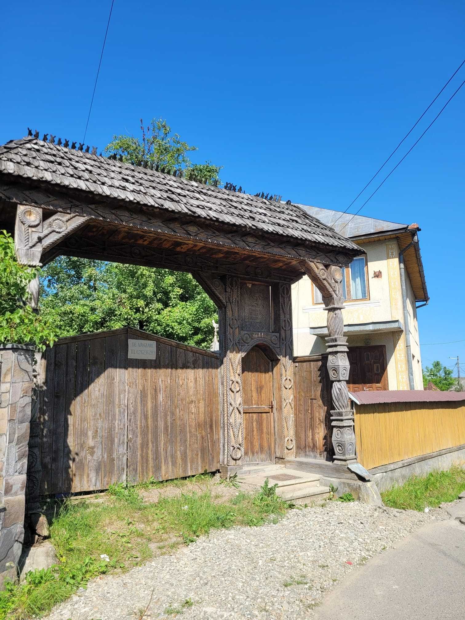 De vânzare casă în Rona de Sus, grădină, anexe și poartă tradițională