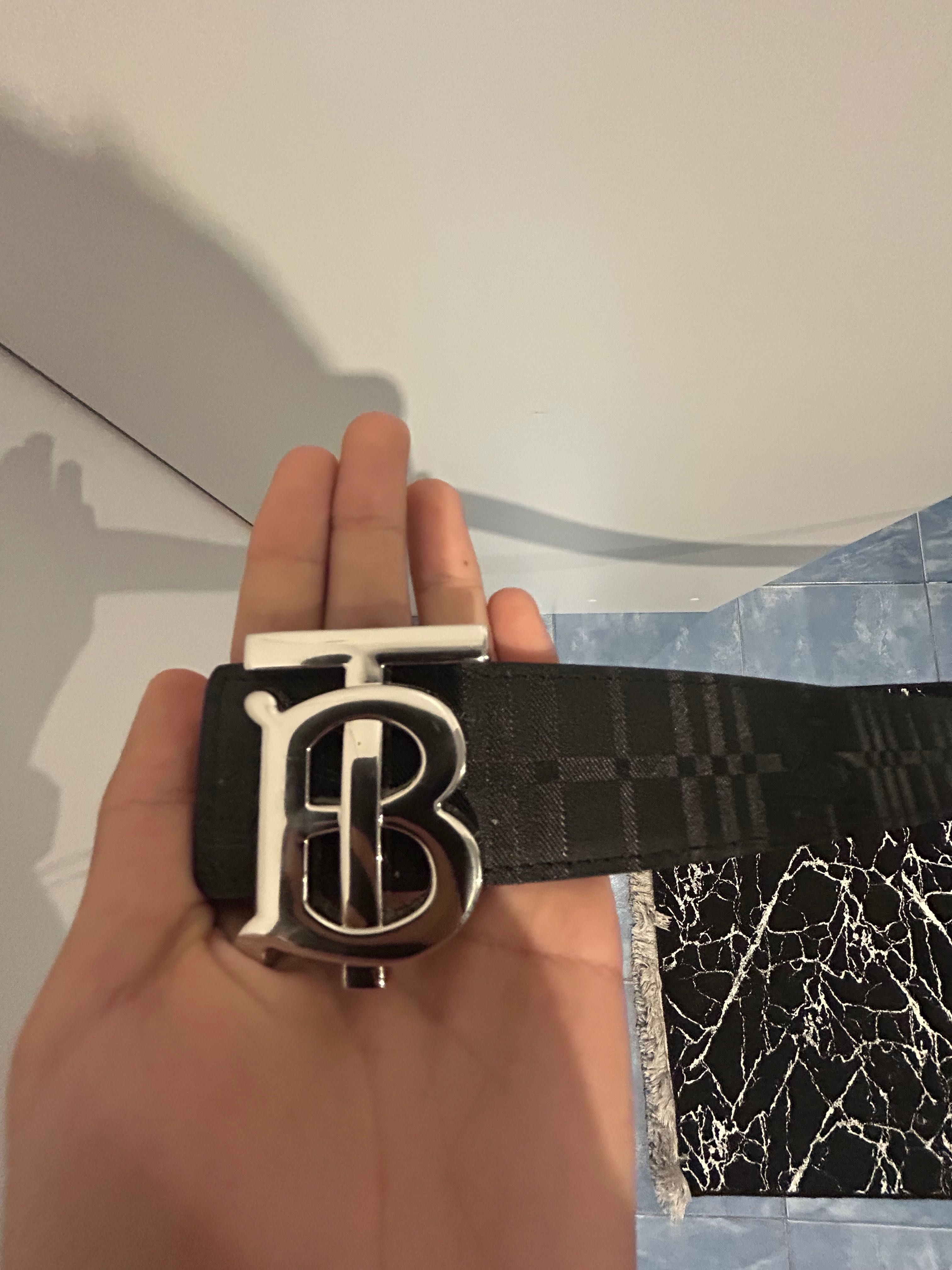 Колан на Burberry