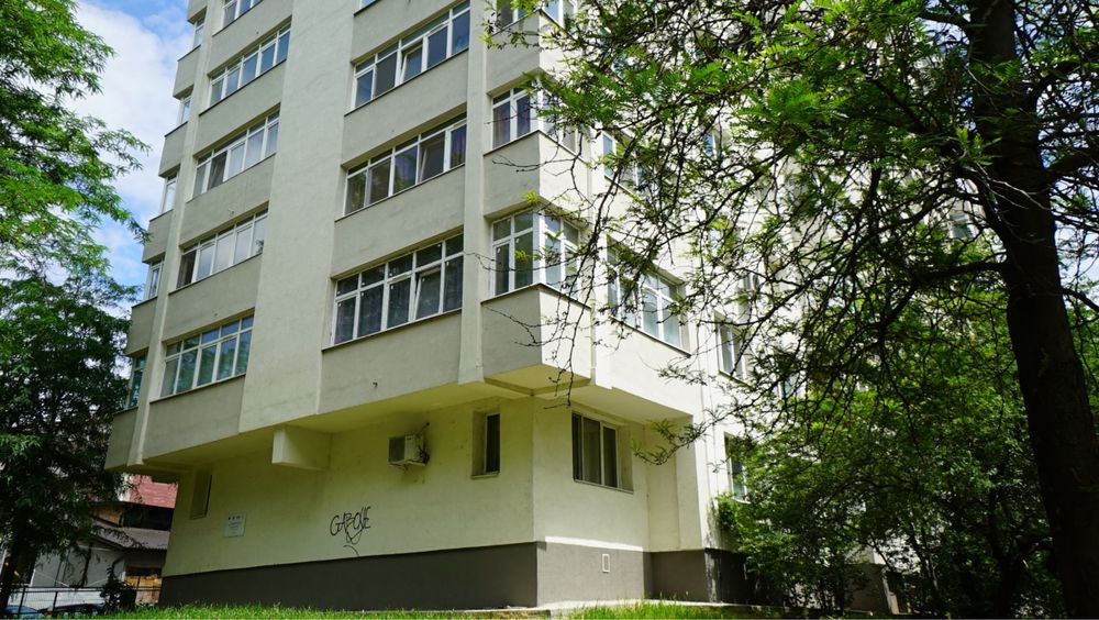 Un apartament si o casa pentru o familie !