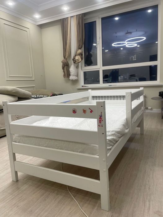 Продам кровать с матрасом
