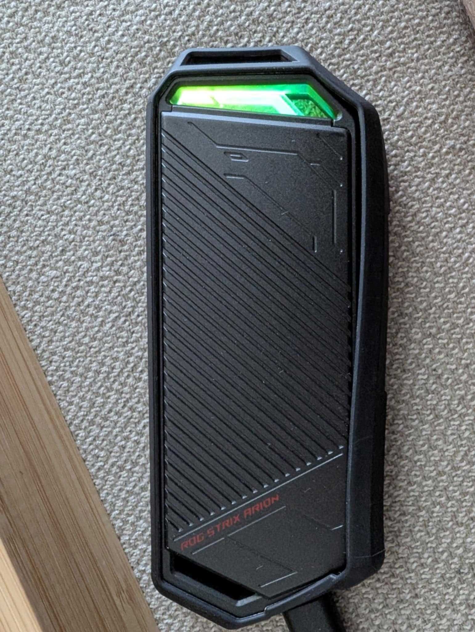 Чекмедже за SSD ASUS ROG Strix Arion M.2 NVME SSD