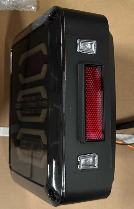 Stopuri LED Jeep Wrangler JK/JKU 2007–2018 – Lentilă Fumurie,