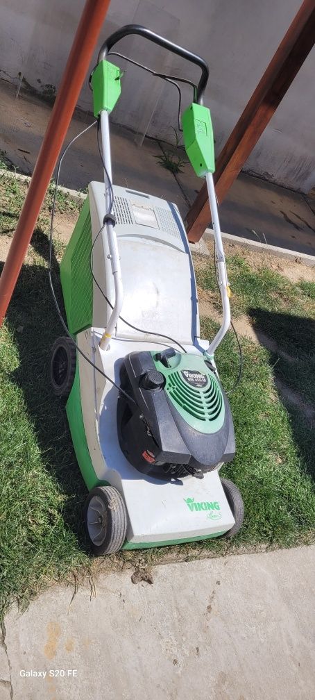 Mașina de tuns iarba viking mb455