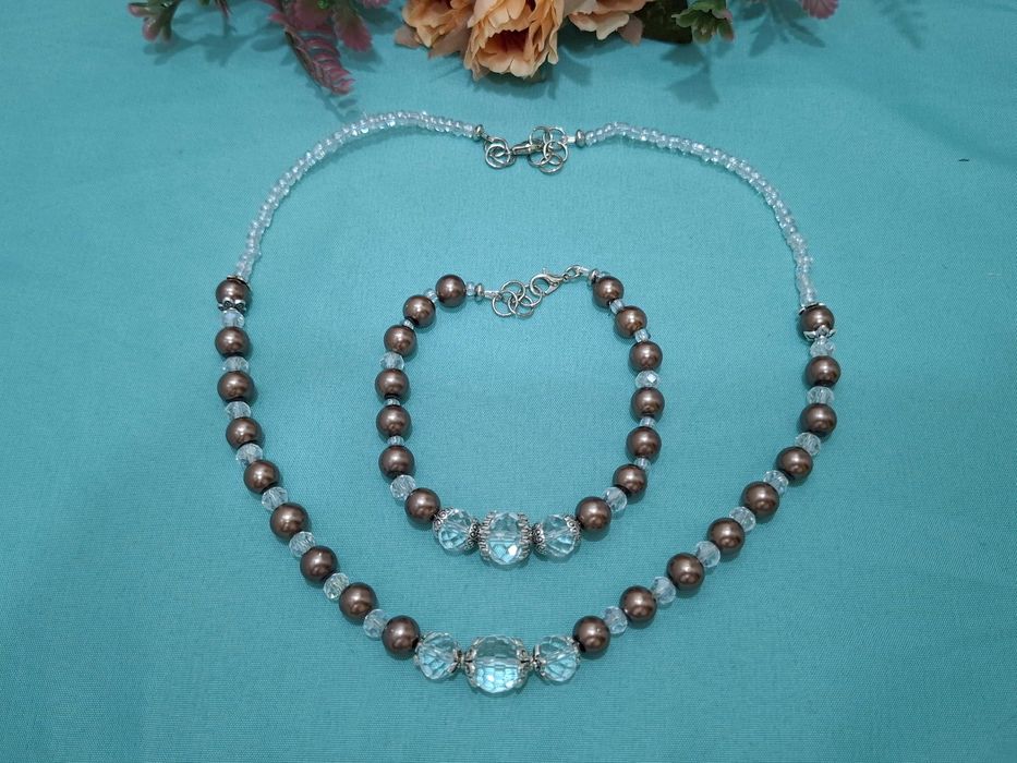 Комплекти колие + гривна със синтетични перли