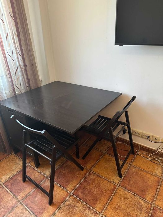 Vand masa cu 5 scaune