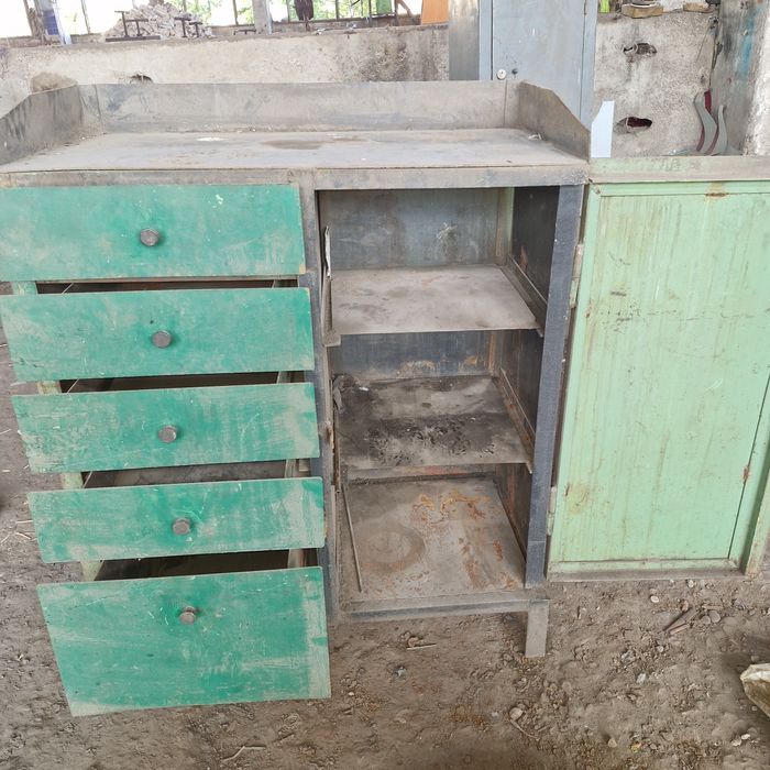 Asbob-uskunalar uchun shkaf