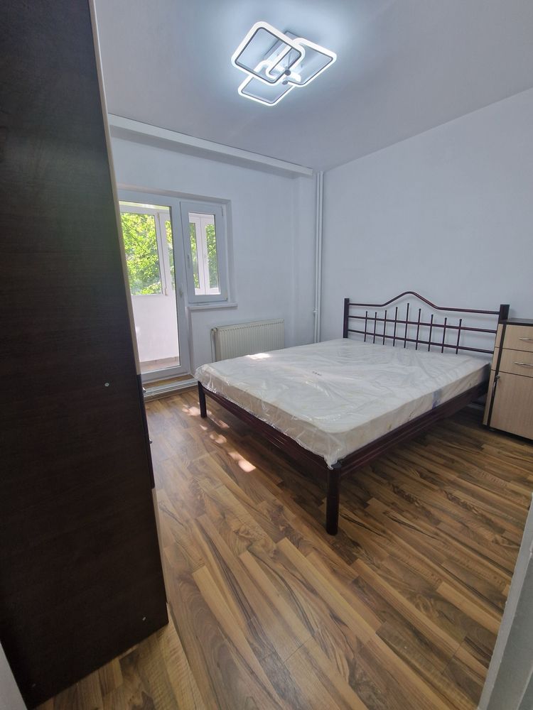 Închiriez 3 camere bulevardul Chisinau