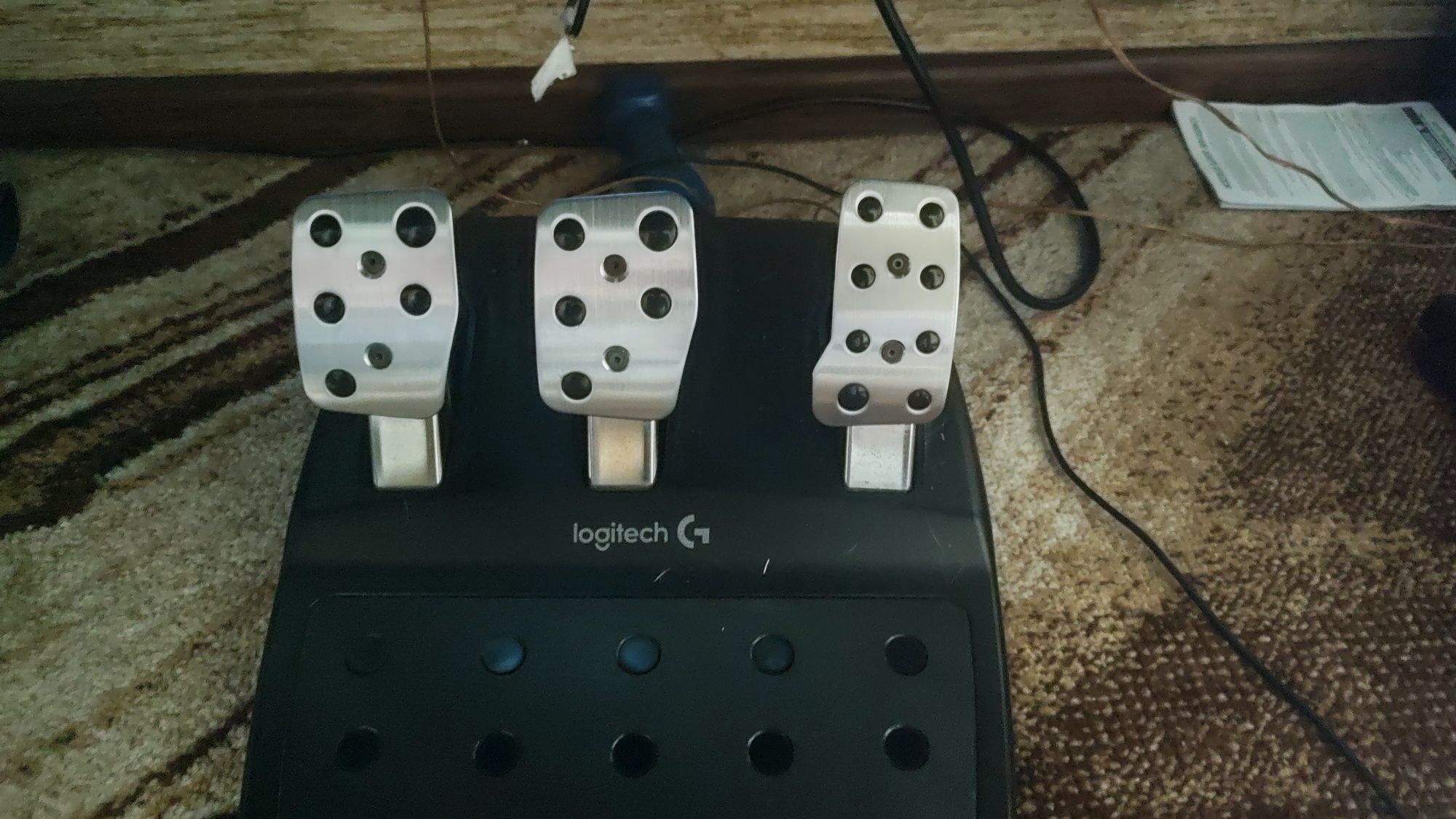 Продам игровой руль Logitech g29