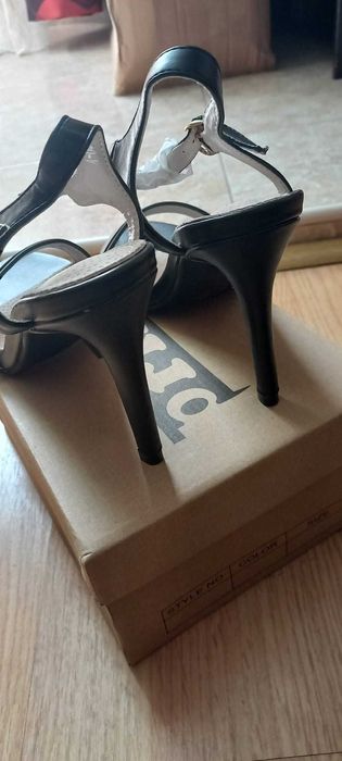 Sandale 38 ,piele lacuita ,noi in cutie