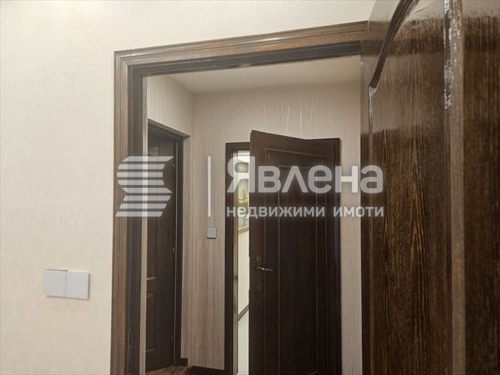 Дава се под наем Тристаен апартамент в Варна, Център - 100 кв.м за 1450 € - Снимка #11
