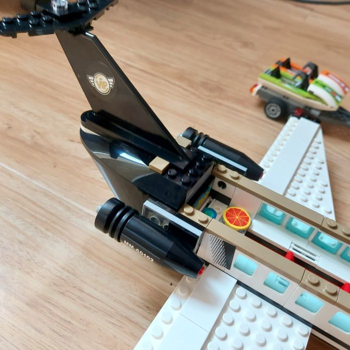 Set Lego Avion și Mașina remorca Skijet