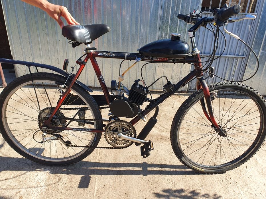 Vand bicicleta cu motor de 80 cc