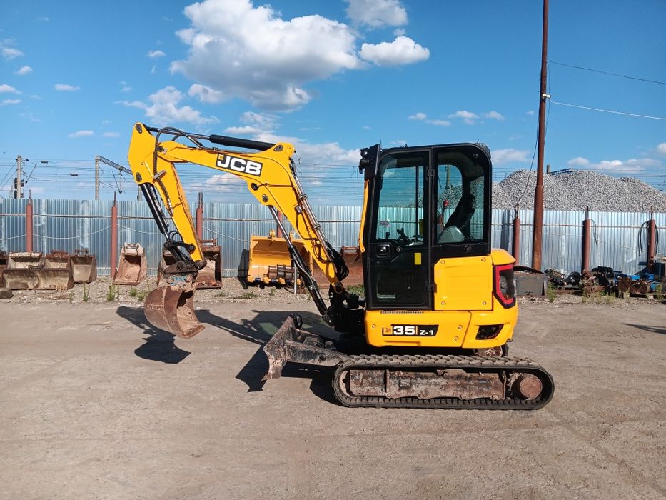 Vând miniexcavator jcb 35z1