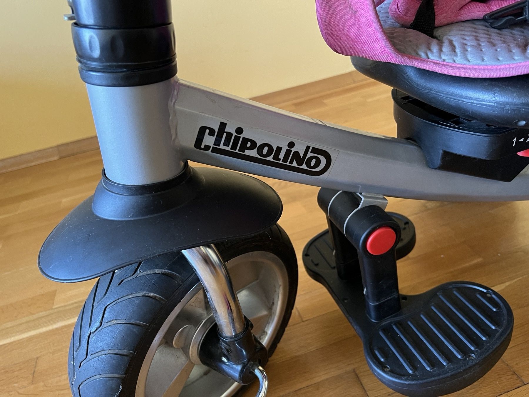 Триколка chipolino розова в отлично състояние