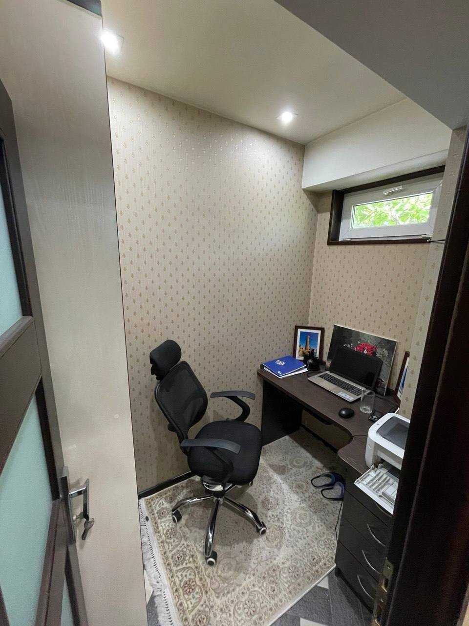 Ц-2 Алайский 4(3)-комн 4/4 100 м² кирпич евроремонт мебель/техника
