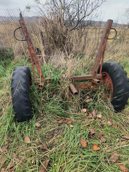 Vand caruta dupa tractor