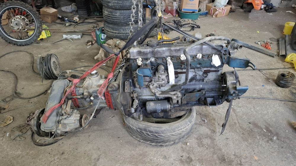 Vând 2 motoare Nissan patron