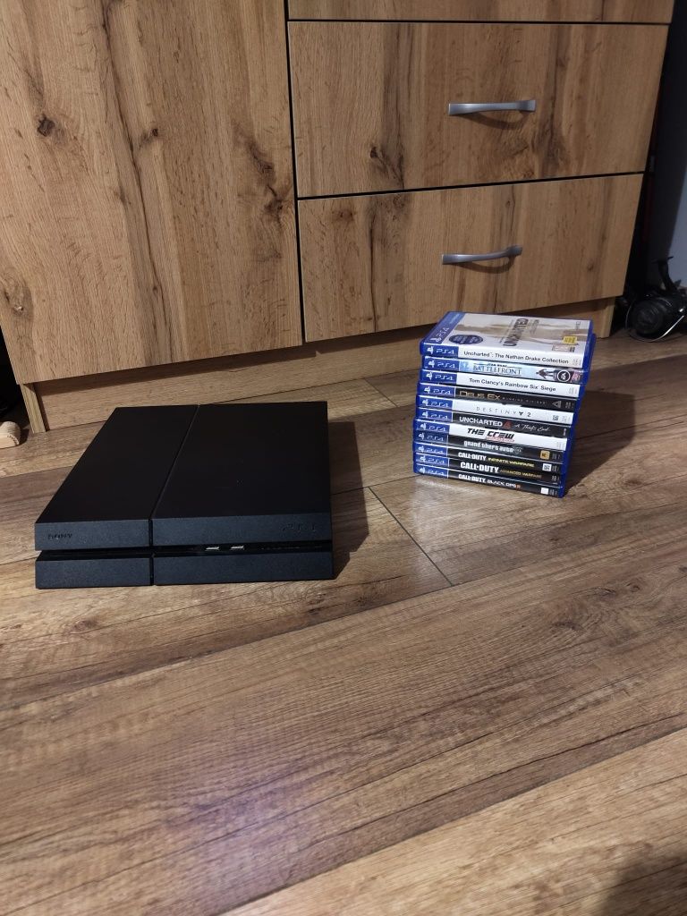 PlayStation PS4 cu 11 jocuri