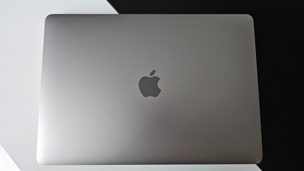 Продавам MacBook Pro Retina A2159 Touchbar 2019