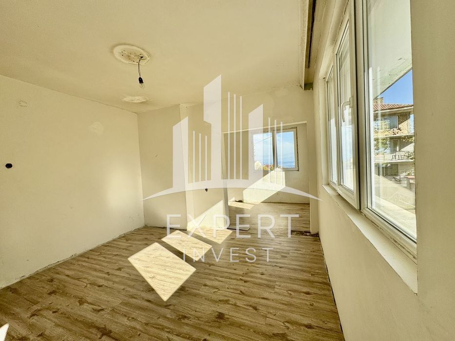 Етаж от къща! Галата!