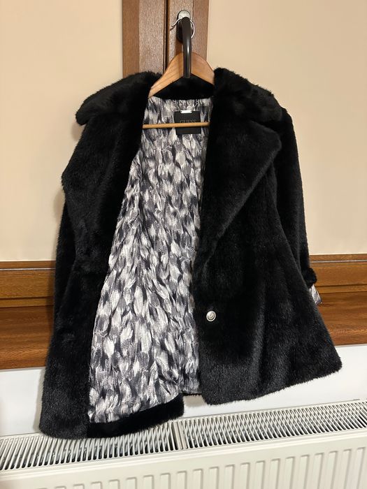 Palton blana sintetica Guess