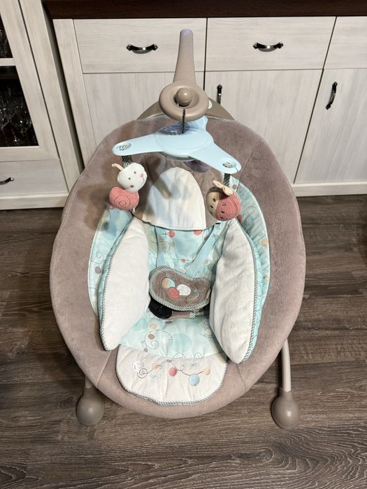Бебешка люлка / шезлонг с функция люлеене, звък и вибрация.