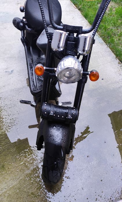 Scuter electric mangosten cu tobe electrice