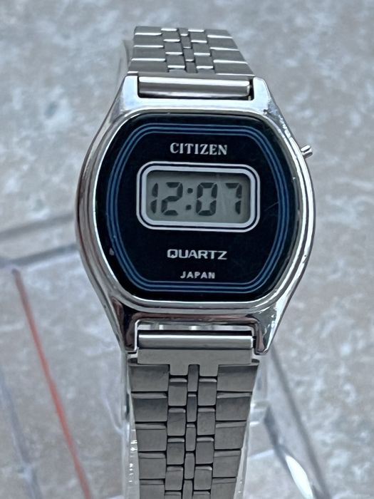 Citizen damă ani 80-90 ‘
