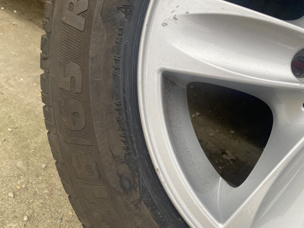 Jante Aliaj BMW 215/55/R16 Cauciucuri Iarna Pret 1000 lei