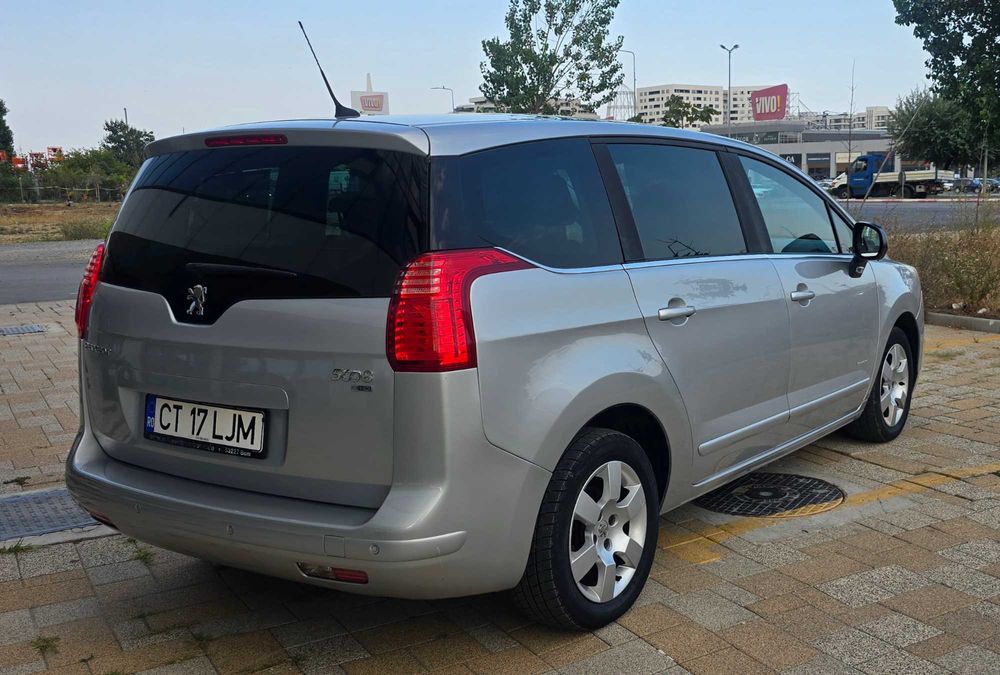 Peugeot 5008 din 2014 7 locuri