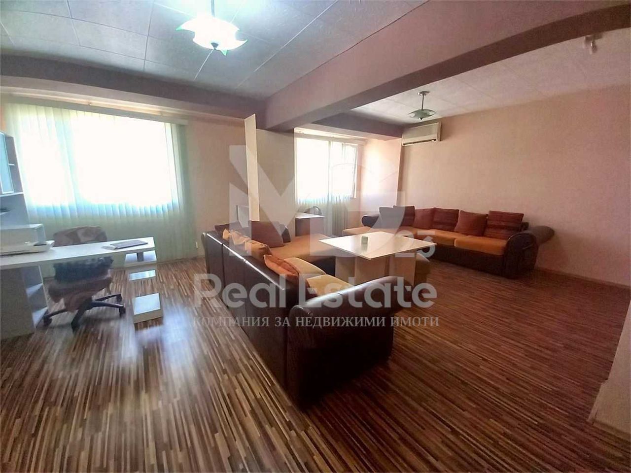 Продава се Тристаен апартамент в Пазарджик, Идеален център - 135 кв.м за 623 €/кв.м - Снимка #2