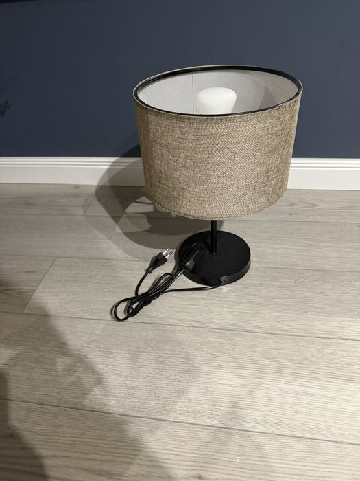 Vand 2 lampi ideale pentru noptiere