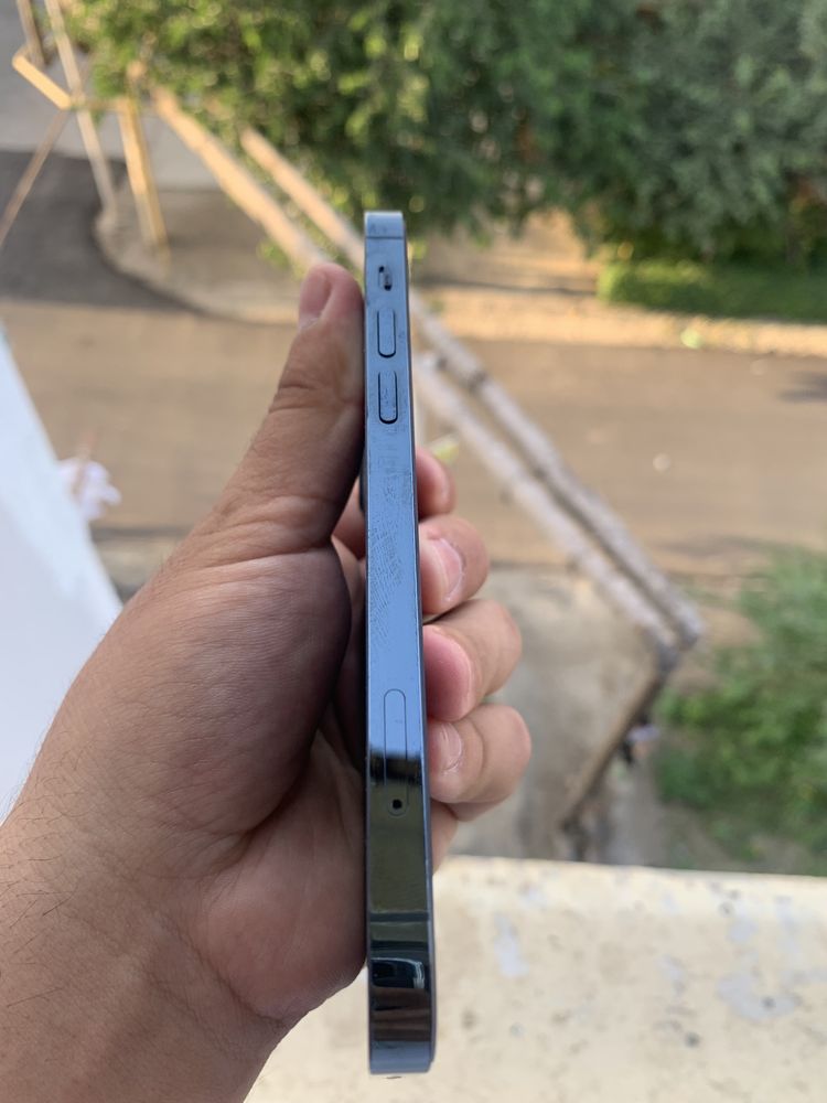 iPhone 12 Pro blue ideal