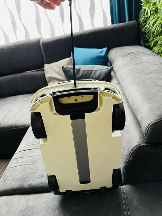 Детски куфар с колела. Подходящ за почивки,при пътуване