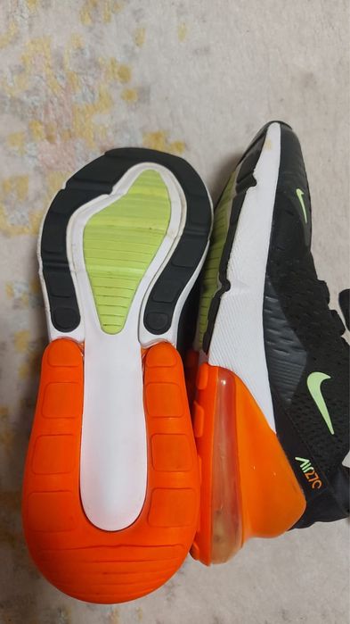 Adidasi Nike Air 270