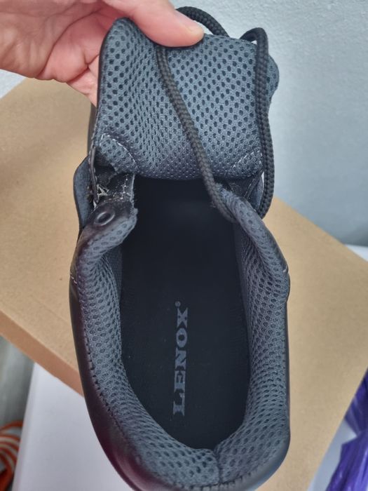 Bocanci bărbați noi în cutie! Nr 41.5!