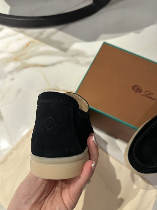 Черни мокасини Loro piana, със златисто, отговаря на 39,5