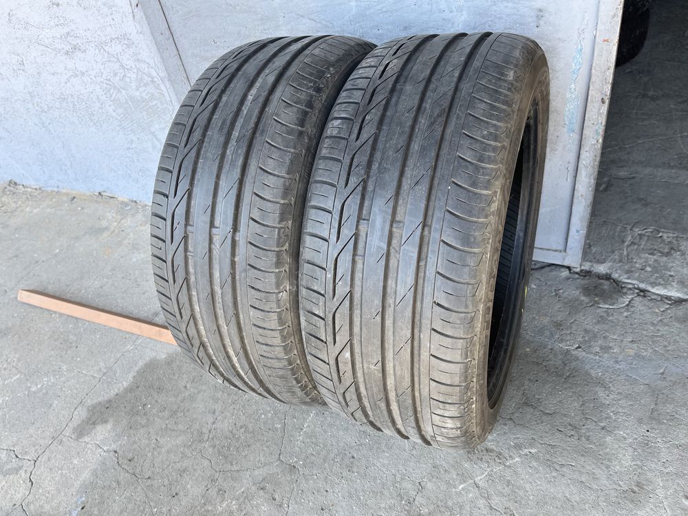 2 бр. летни гуми 235/45/17 Bridgestone 6 mm DOT 2815