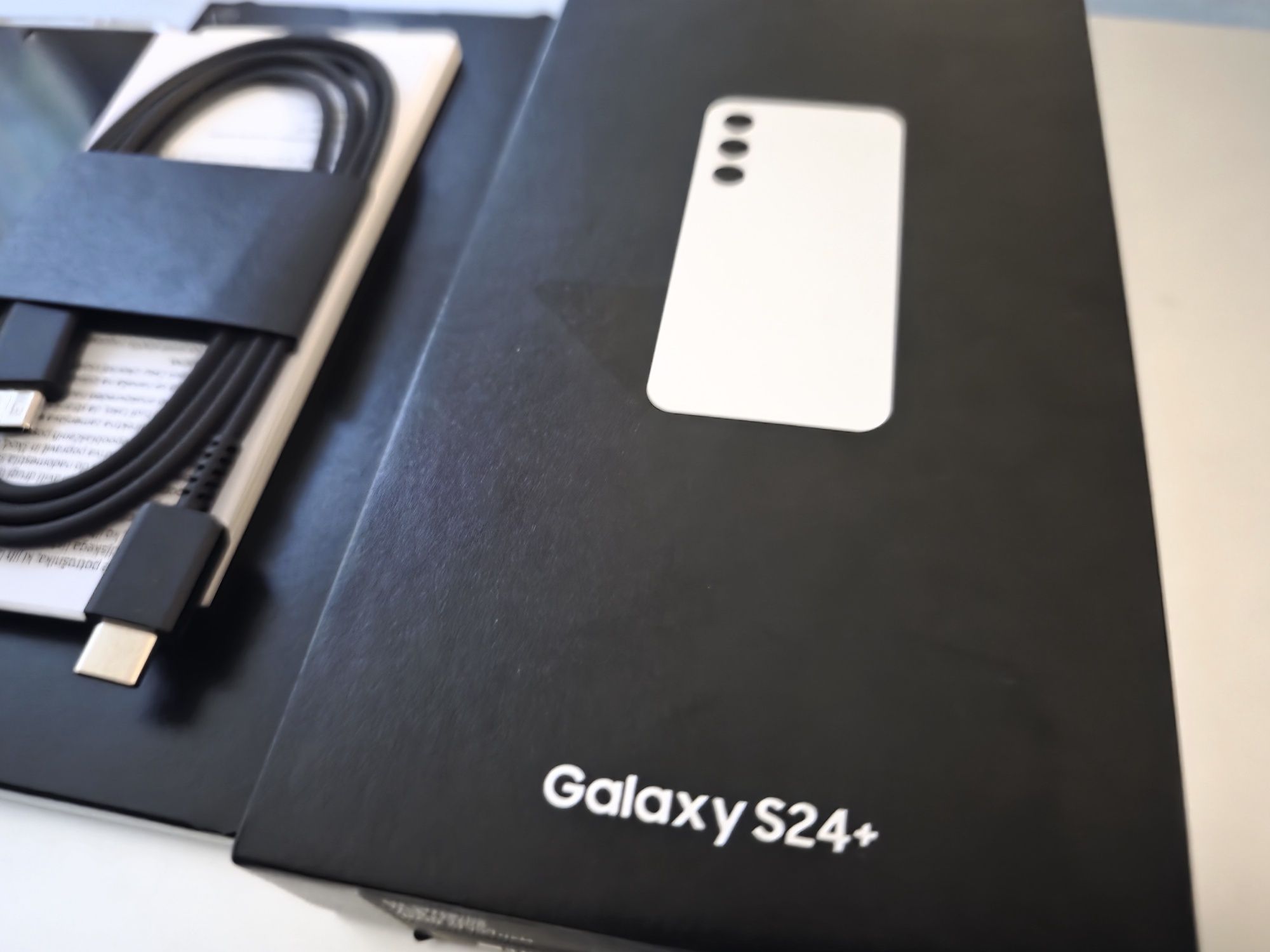 Samsung Galaxy S24+  12/256GB,неразличим от нов