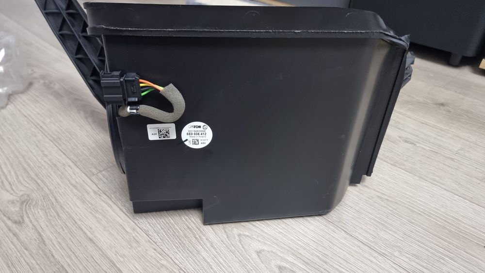 Incinta Subwoofer Canton Skoda Octavia III
