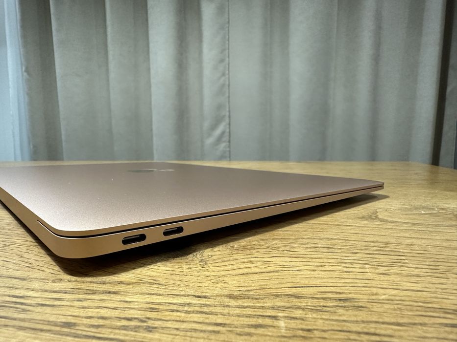 MacBook Air 13” 2019 gold