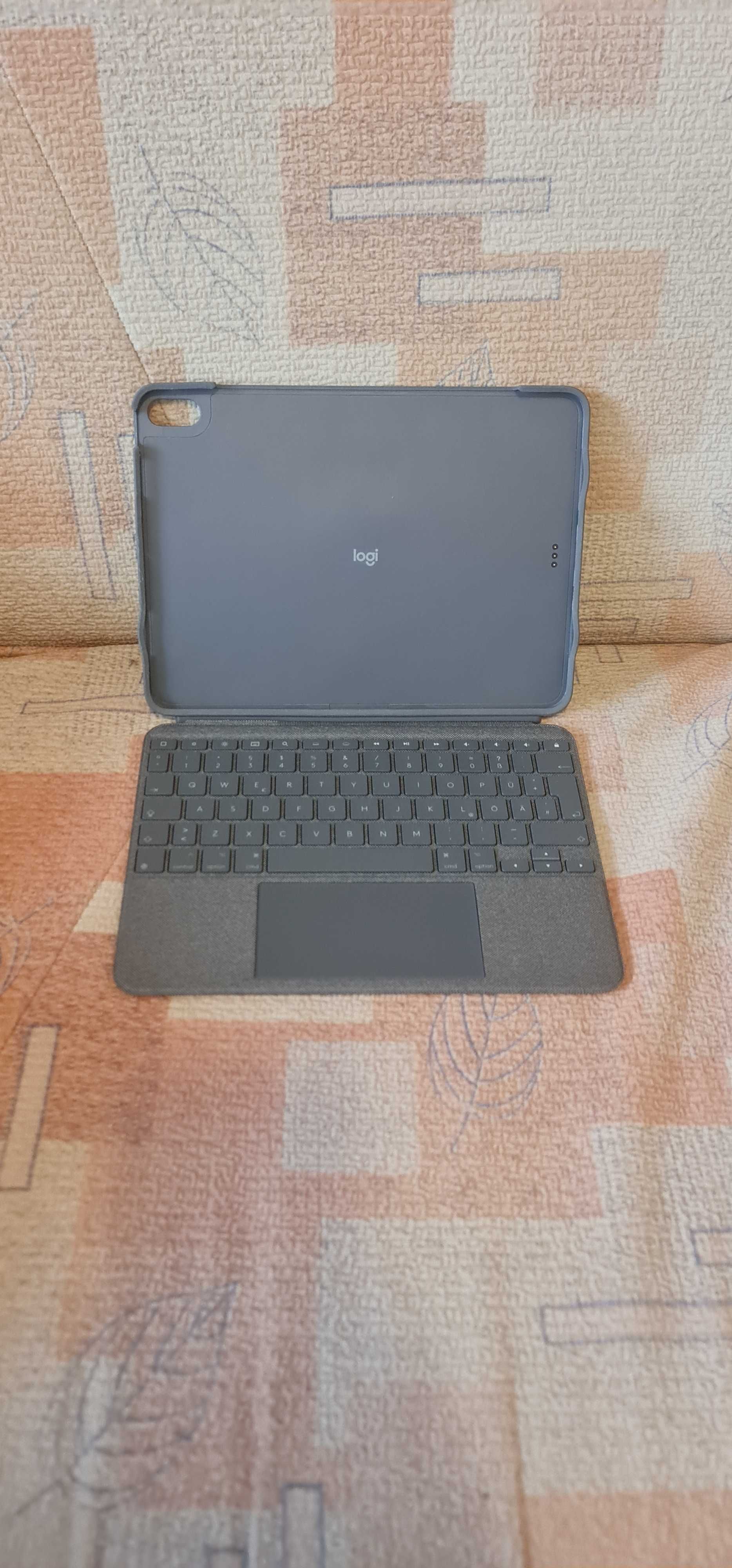 Husa cu tastatura Logitech ComboTouch - iPad Air (4th & 5th gen) 11"