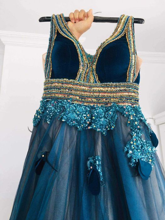 Официална рокля отзад с връзки