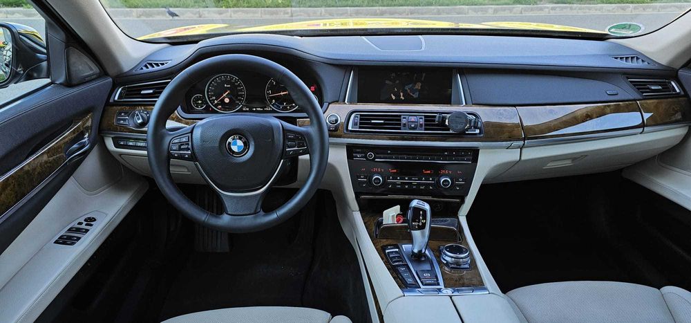 BMW 750 LD xDrive 381 CP